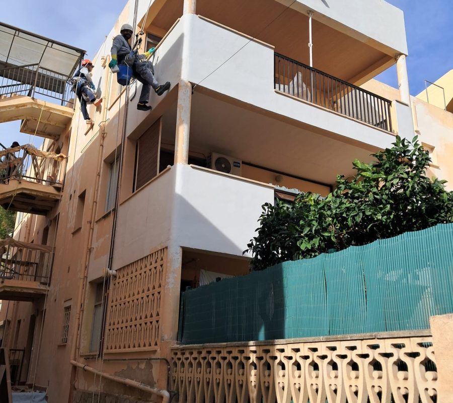 seguridad de los trabajadores de trabajos verticales en verano